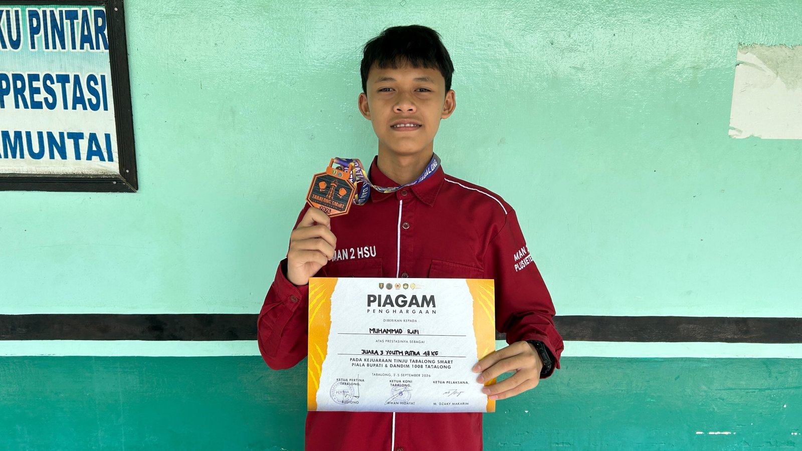Kepalkan Semangat Juara, Siswa MAN 2 HSU Muhammad Rafi Harumkan Nama Madrasah di Kejuaraan Tinju Tabalong